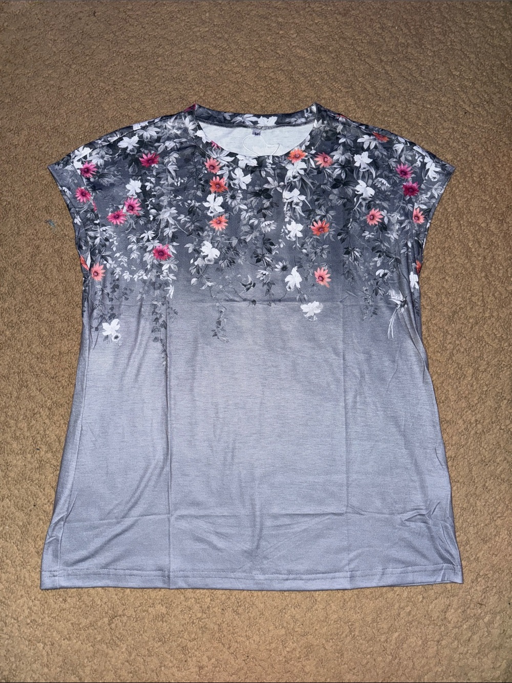 NWT Alaroo Floral Ombre Short Sleeve Tee in Gray with Floral Detail